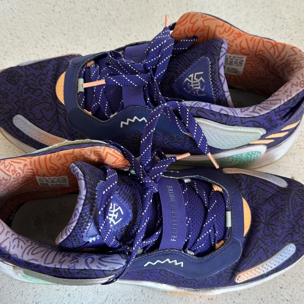 🍍 Adidas Basketball Sneaker Men's Issue 3 Size 11.5 🍍 - Picture 2 of 5